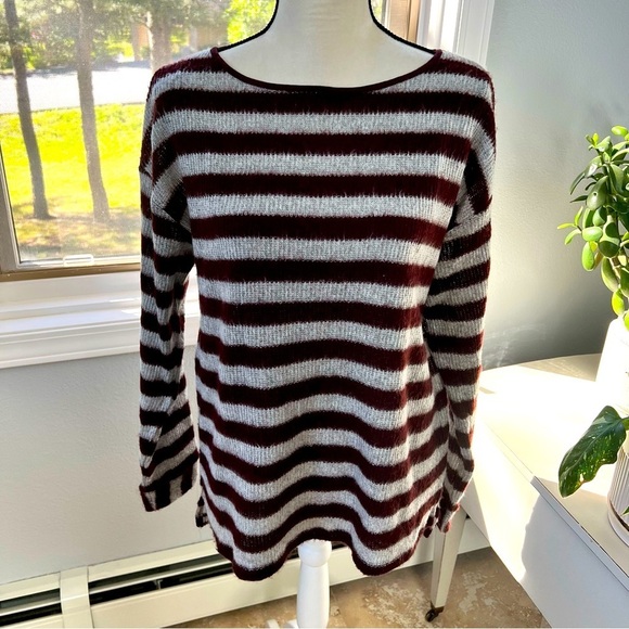 Vince Camuto Sweaters - Women’s lightweight Vince Camuto Burgandy and Grey Horizontal Striped Sweater